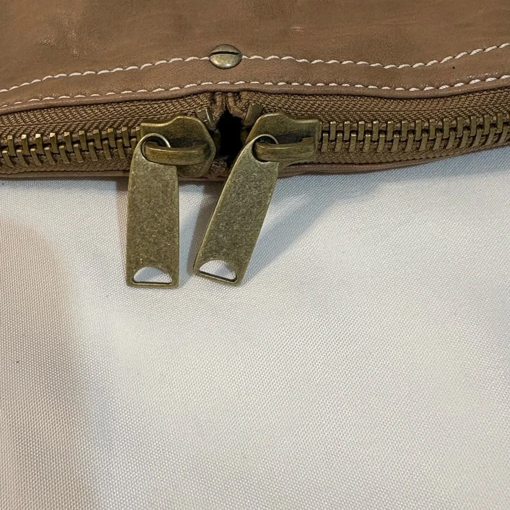 Cynthia Rowley women’s‎ large butter soft leather handbag tan w/pockets